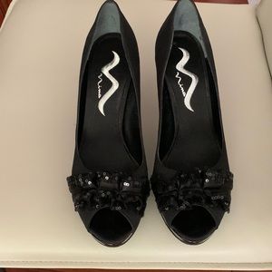 Black pumps with open toe. Size 8 1/2 M. Made by Nina.
